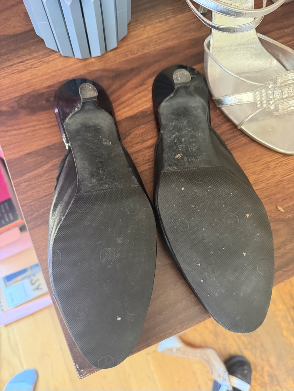 CHANEL Black Leather Cap-Toe Slingback Flats with CC Logo - Picture 4 of 4